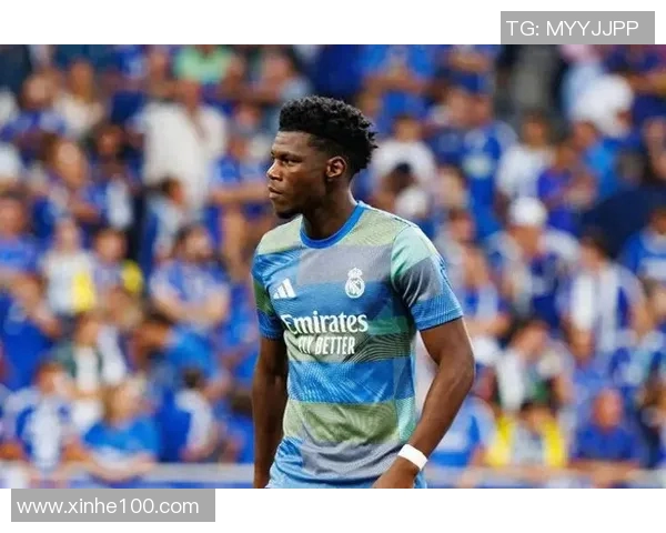 足球明星华丽转身展现丝滑魅力与精彩人生的完美结合 足球明星华丽转身展现丝滑魅力与精彩人生的完美结合